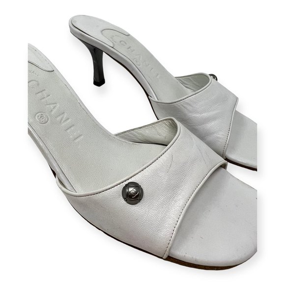 CHANEL White Leather CC Logo Slide Sandals - Picture 8 of 11